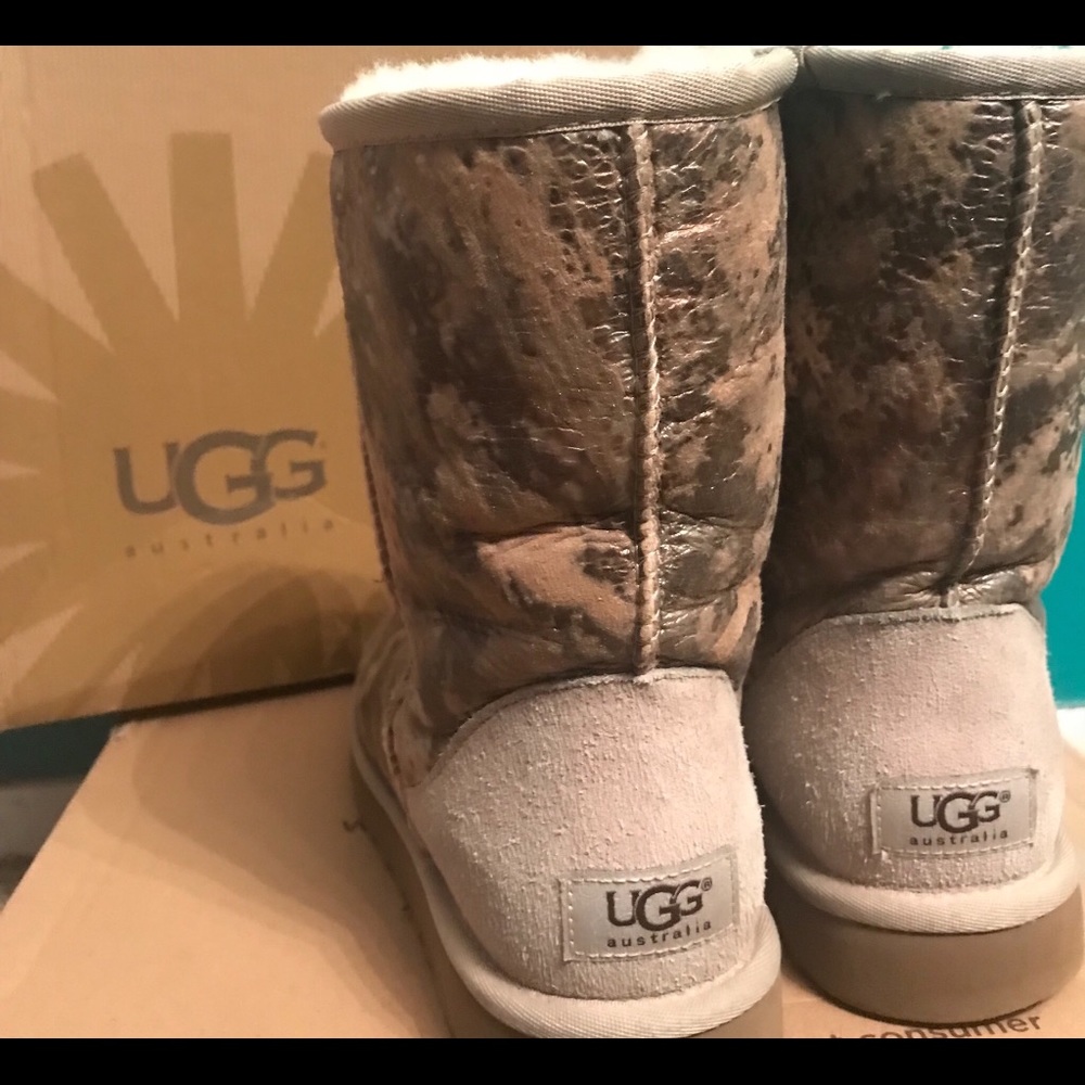 Authentic Uggs Size 7. Barely Used! - image 1